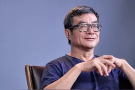 送给心爱的人最好礼物是什么？不是玫瑰，周国平的语录回答的很好图片