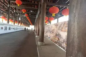 实拍恩阳古镇起凤桥（木廊桥）图片
