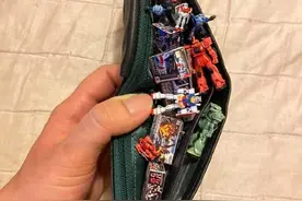 手指肚大小的mini高达模型，还有模型盒子图片