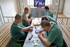 儿子沉沦毒海，父亲“大义灭亲”！他在这里通过泥塑重塑新生图片