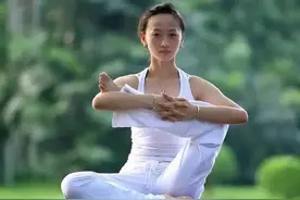 拉筋，简单有效的益寿良方图片