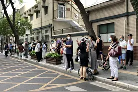 调查 |“双减”之下，新学期新变化，来接孩子的爸妈多了图片