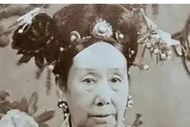 为什么慈禧逝世后要停尸一年？出殡时恶臭熏天，外国记者遭熏晕图片