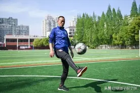 他曾是上海足球队的边路快马，五运会上演一条龙世界波的李中华图片