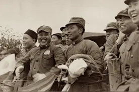 五花百门，千奇百怪，抗日战争时期伪军的军装为何不统一？图片