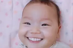 婴儿长满口牙？宝妈崩溃到哭图片