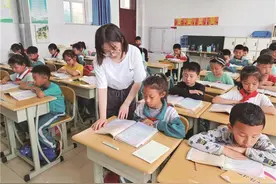 延时服务老师给学生讲题，遭家长投诉，延时服务到底该干什么？图片