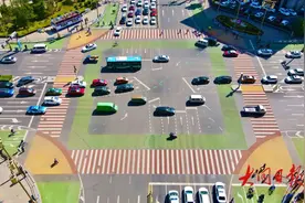 一次看懂！“彩色”十字路口，你要怎么通过？图片