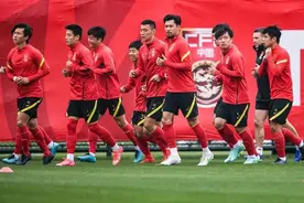 国足战关岛：打响第一枪图片