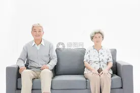 六十岁的我执意 再婚，两年后明白，夫妻只能苟富贵却难以共患难图片