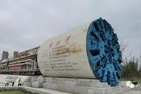 平凡与伟大图片