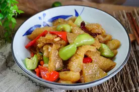 它和丝瓜一起炒是绝配，几块钱1斤，爽口解馋，天热宁可不吃肉了图片