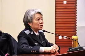 喜欢的玩具别人碰一下就瞪眼？巧用"3个原则"，让孩子主动变大方图片