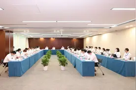 中建八局召开2021年年中海外业务工作会图片
