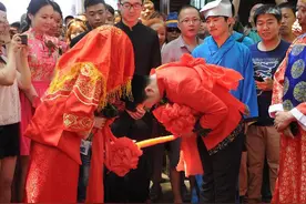 母亲参加养子婚礼，发现新娘是走失的亲女儿，儿子变成上门女婿？图片