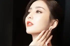 “中戏校花”佟丽娅好美 白色礼服穿出贵族风“椰奶肌”是一绝图片
