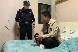 老公急得报警！在足浴店上班的老婆半夜三更被男顾客带走了图片