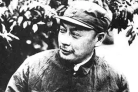 陈毅被困20多天写3首诗藏棉衣里，4年后想烧掉，妻子坚决不让图片