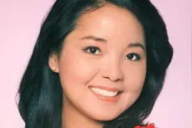 42岁邓丽君去世后，覆盖国民党党旗下葬，国军少将：她是女特务图片