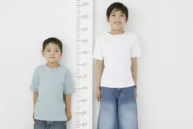 孩子比同龄人矮小，瘦小怎么办？恐怕是父母这3点没做到位图片