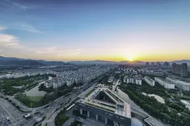 高端访谈｜以国际比较视野看共同富裕之路——访中国人民大学国际关系学院副院长金灿荣图片
