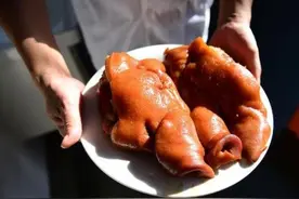 买猪头肉，遇到这4种时，多便宜也不买！难吃没营养，一点不新鲜图片