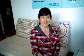 50岁保姆照顾76岁老人一年后辞职，保姆:再加8千也不干了，没尊严图片