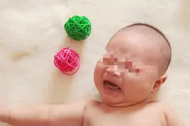 婴儿抚摸对宝宝来说，好处多多，新手爸妈应掌握正确手法图片