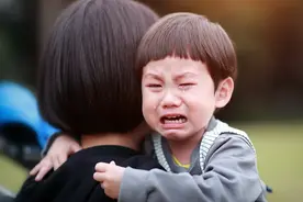 孩子爱顶嘴发脾气？爸妈这样做，胜过一万句责骂图片