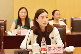 快递女王，幼年丧父，青年丧夫，如何在男人堆里，拼到身价过亿？图片