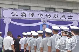 江西吉安：烈士魂归故里，乡亲夹道相迎图片