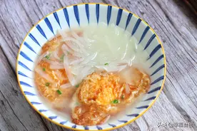 白萝卜和鸡蛋一起煮汤，清甜鲜美，不加肉也好喝图片