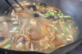 5月不要错过这道蘑菇汤，简单一做，鲜香美味，好吃到停不下来图片