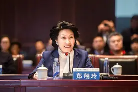 她从陕西农村嫁泰国首富，今身价440亿，送278亿助儿子成95后首富图片