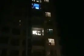 1分30秒！特警徒手爬楼救人！图片