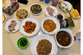 黄晓明晒家乡家常菜火了，网友：饭菜接地气，许多人都爱吃图片