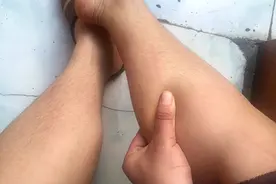 老年人小腿和脚浮肿怎么办？严重吗？该怎么治疗？图片
