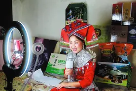 传承壮乡文化 南宁音乐老师直播教唱山歌图片