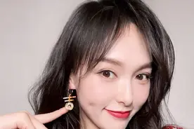 儿童节还要上课！唐嫣晒女儿背影照，却遭老公罗晋发文吐槽图片