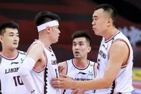 辽宁男篮进行调整，放弃贺天举，教练组阁完成。图片