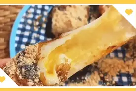 这样做出来的日式芝士年糕，不仅外脆里糯，而且吃上去爆浆感十足图片