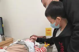 3岁妹妹患重症生命垂危 6岁男孩忍剧痛捐髓：别怕，哥哥救你！图片
