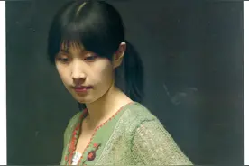 冷军的超写实女性肖像画，逼真程度曾引轰动，有人却认为不如拍照图片