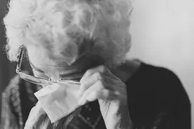 房子到手后，孙女秒变白眼狼，奶奶巧用妙计收回3套房图片