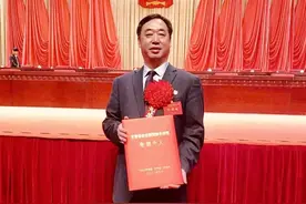 初心与使命在战“疫”中闪光——记甘肃省抗击新冠肺炎疫情先进个人、甘州区人民医院党委书记、院长马飞图片
