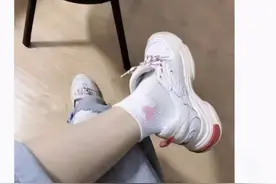 “为什么女生的脚多数都不臭？”哈哈哈…等等，你怎么知道的？图片