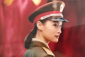 40位女明星军装照：赵丽颖金晨英气逼人，热巴娇俏，景甜青春可人图片