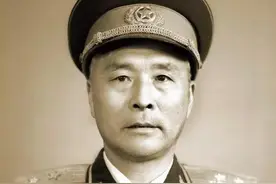 开国将帅（219）中将梁从学图片