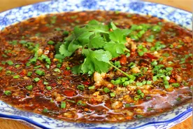 羊肉不要只会烧汤了，四川人还喜欢这样烧，麻辣鲜香还没有膻味视频封面