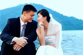 姚明牵手叶莉：大洋彼岸来来往往的“分居”爱情尘埃落定图片